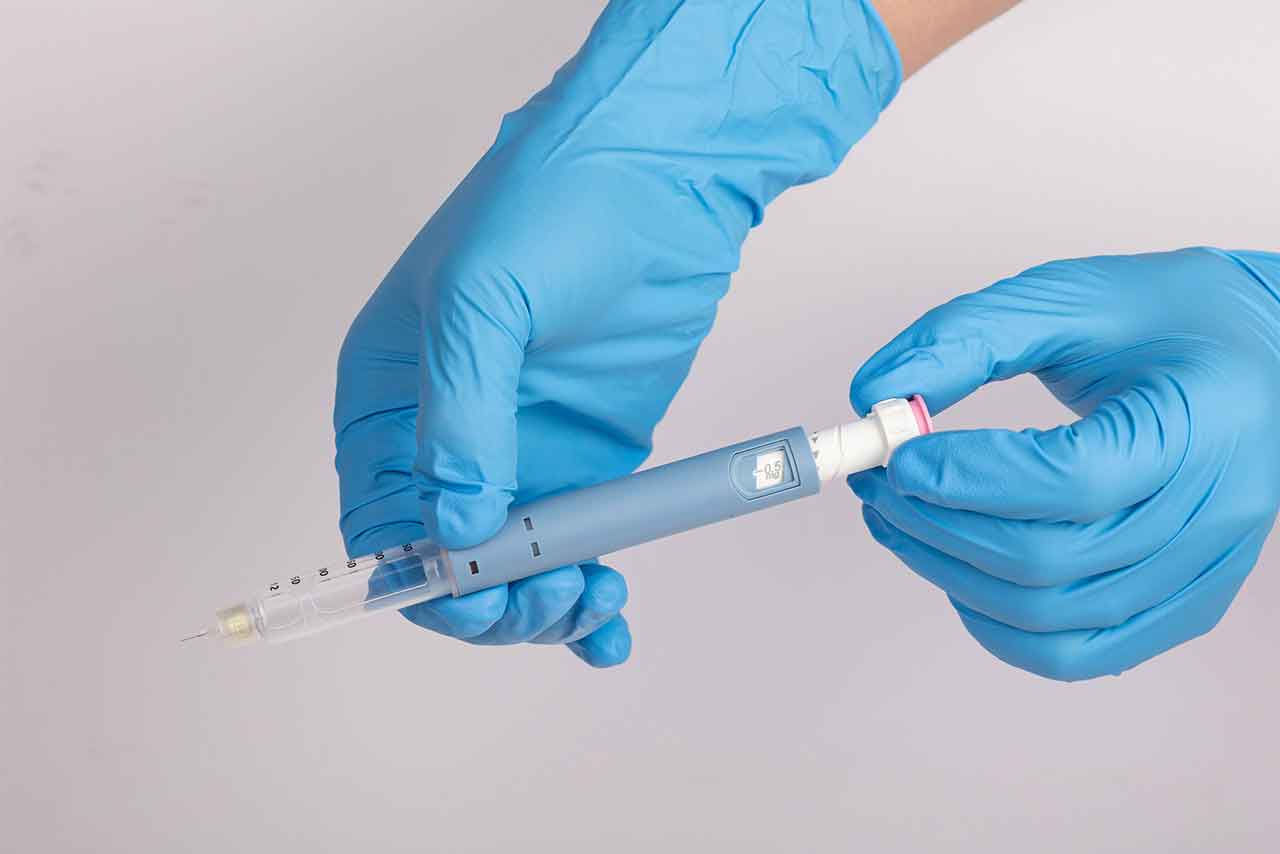 Replace the insulin needle and the injection site and method